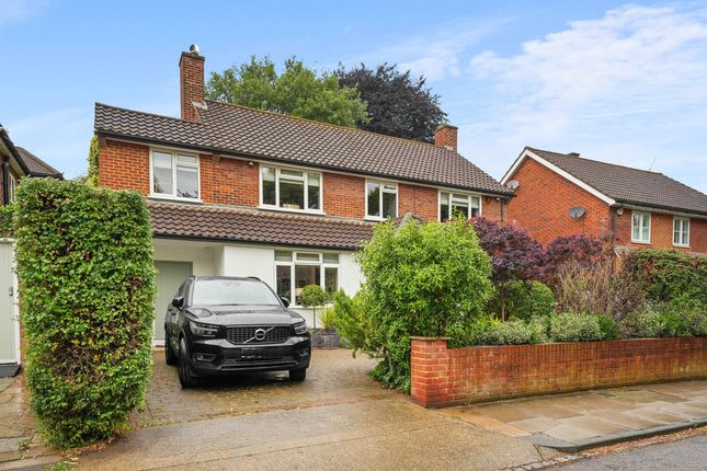 West Temple Sheen, London, SW14 4 bed detached house for sale