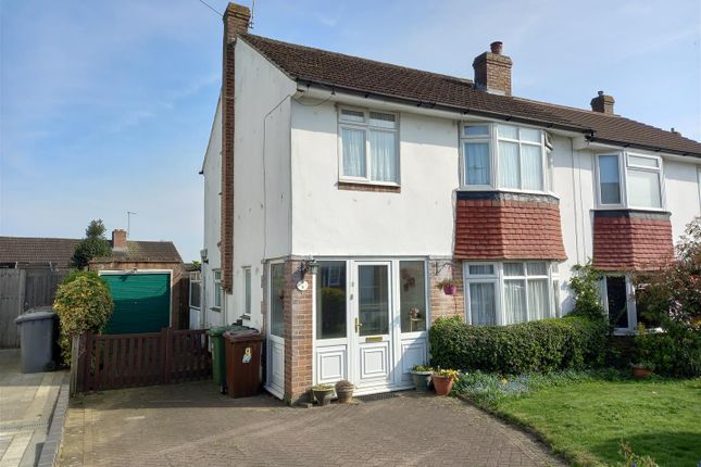 Salisbury Close, Potters Bar EN6 3 bed semi