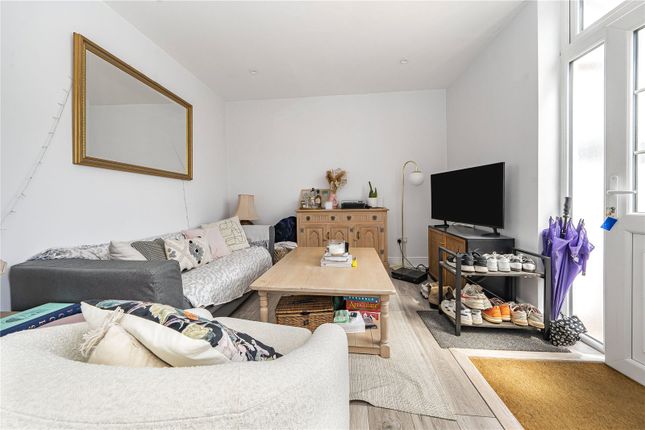 Kenilworth Avenue, London, SW19 2 bed apartment for sale