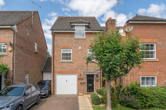 Stirling Avenue, Pinner, Middlesex 3 bed detached house for sale