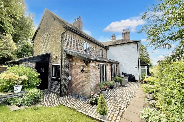 The Village, Keele, ST5 2 bed cottage for sale