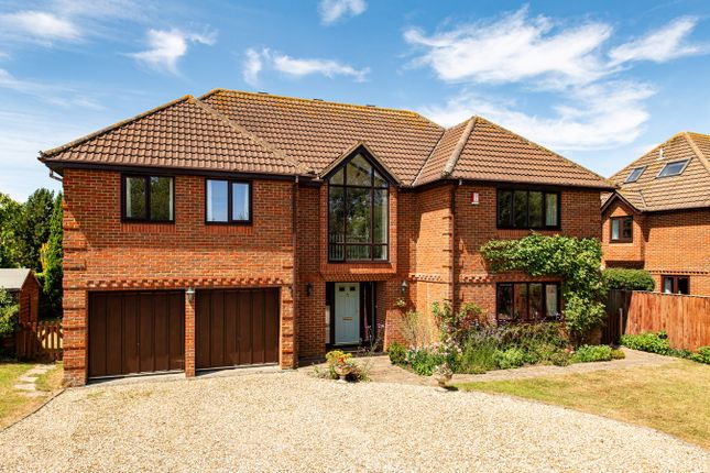 5 bed detached house