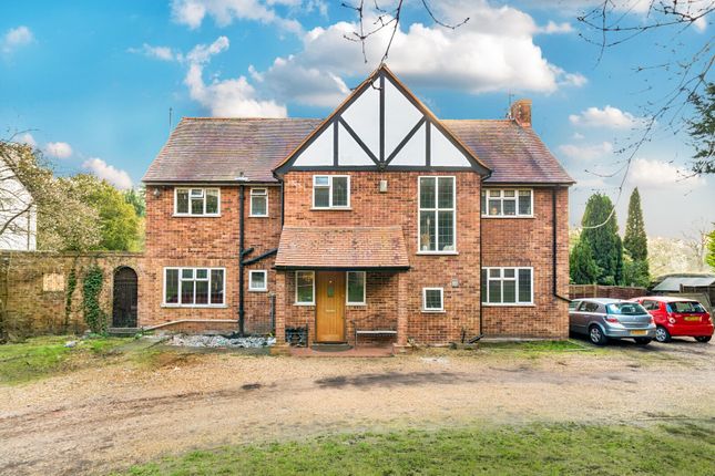 Byfleet Road, Cobham, KT11 5 bed detached house for sale