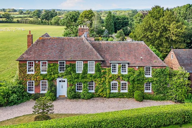 5 bed detached house