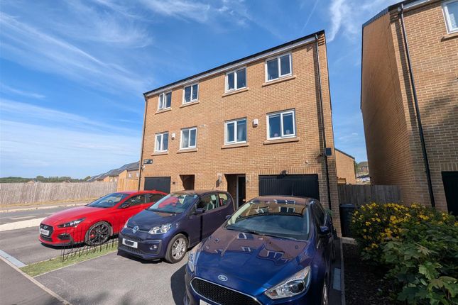 Fagley Rise, Eccleshill, Bradford 4 bed semi