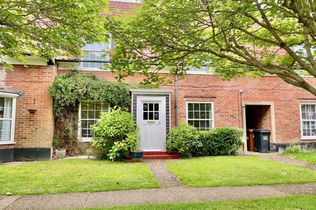 Walden Place, Welwyn Garden City AL8 3 bed terraced house for sale