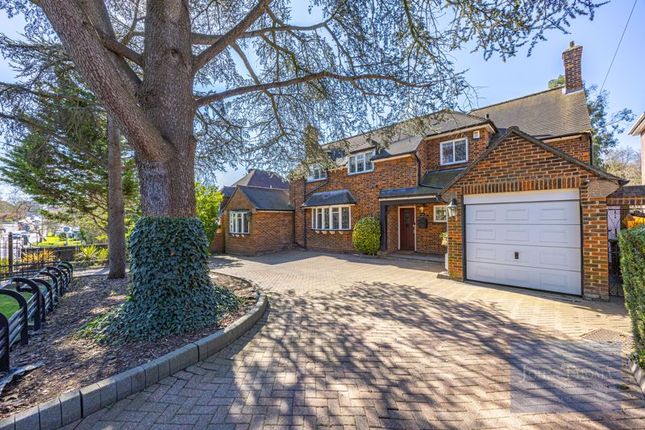 High Road, Chigwell IG7 4 bed detached house for sale