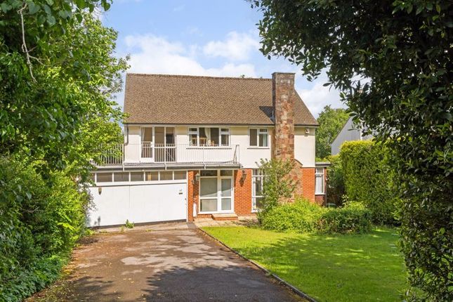 6 bedroom link detached house for sale
