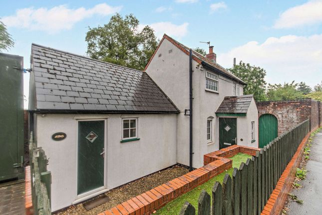 Alcester Road, Hollywood, Birmingham... 2 bed detached house for sale