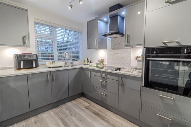 Capitol Court, Wollaton, Nottingham 2 bed flat for sale