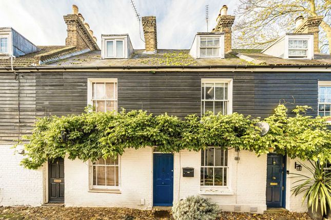 Wades Lane, Teddington TW11 2 bed terraced house for sale