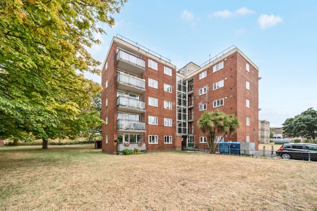 Brinkburn Close, Abbey Wood, London, SE2 3 bed ground floor flat for sale