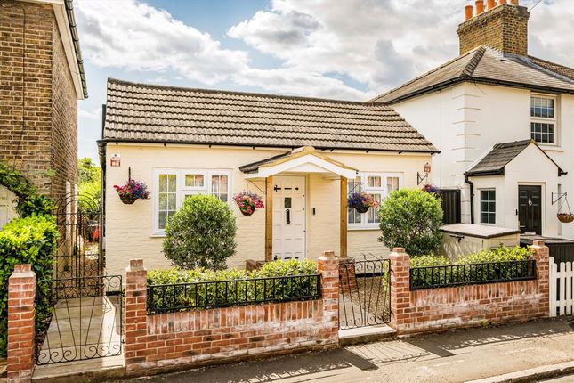 Fourth Cross Road, Twickenham TW2 3 bed house for sale