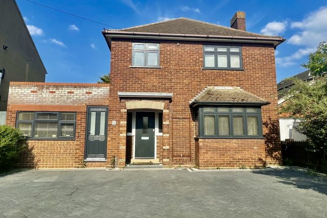 4 bed detached house