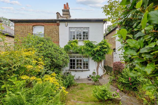 2 bedroom semi-detached house for sale