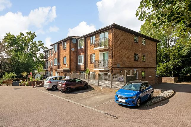 Aveling Close, Purley CR8 1 bed apartment for sale
