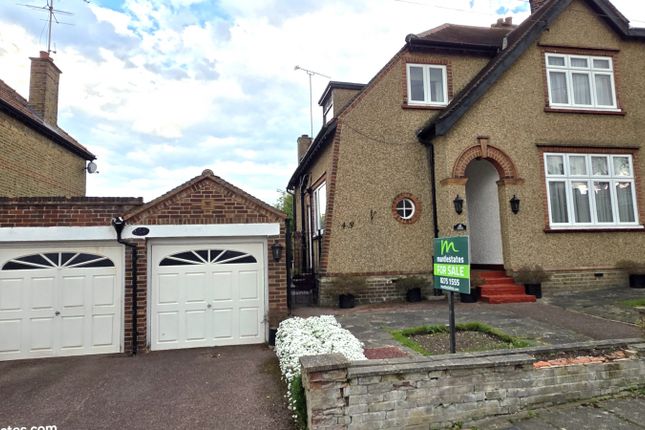 Cedar Avenue, East Barnet EN4 3 bed semi
