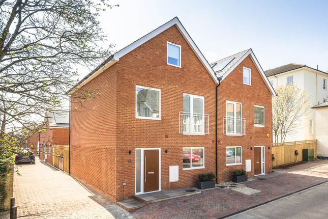 Grosvenor Mews, Tunbridge Wells... 4 bed semi