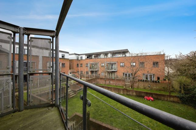 Sunningdale Gardens, London NW9 2 bed apartment for sale