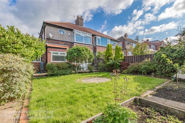 Oldham Road, Grotton, Saddleworth, OL4 3 bed semi