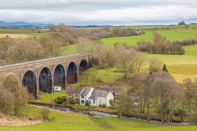 5 bedroom country house for sale