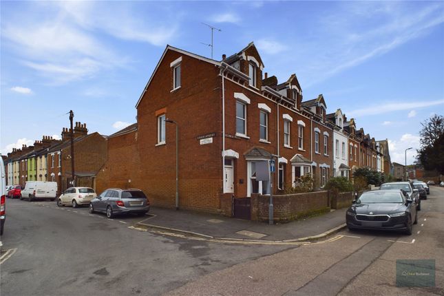 6 bedroom end of terrace house for sale