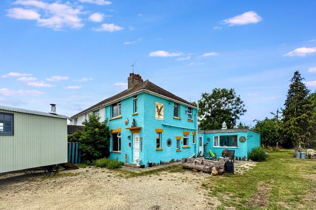 Longcot Road, Shrivenham, SN6 3 bed semi