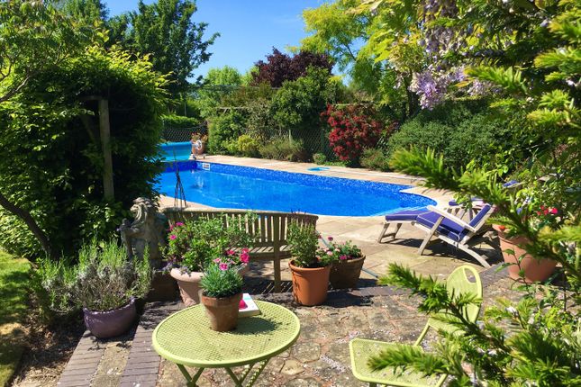 Stratford Road, Hockley Heath... 4 bed village house for sale