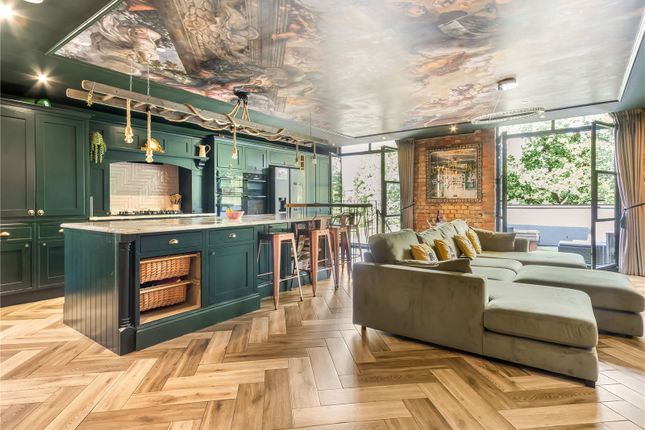 Colney Hatch Lane, London, N10 4 bed apartment for sale