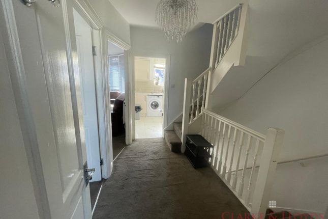 Ilford IG3 4 bed end of terrace house for sale