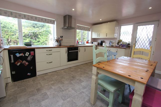 Whittan Close, Rhoose, CF62 3FW 3 bed semi