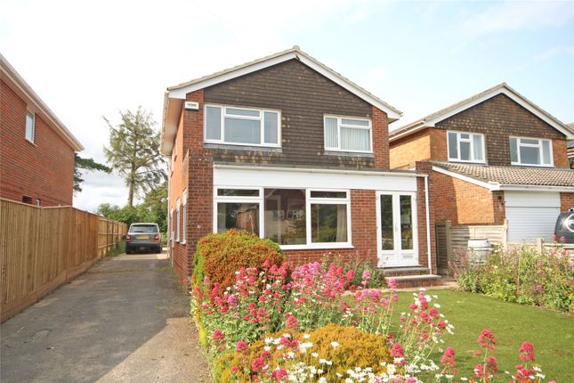 Andrew Lane, New Milton, Hampshire, BH25 3 bed detached house for sale
