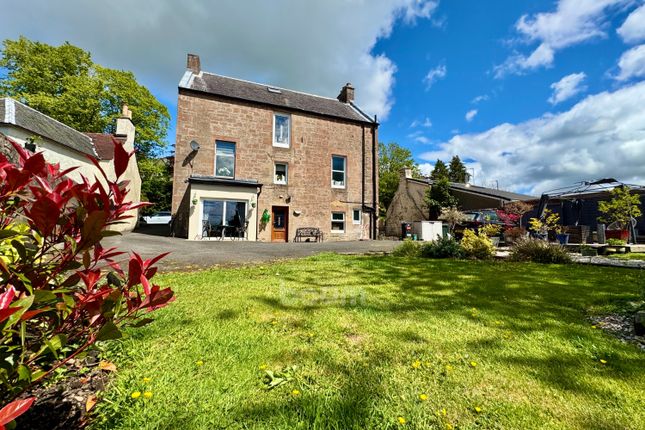 5 bed detached house