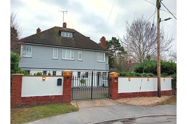 4 bed detached house
