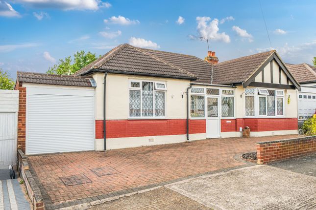 Mavis Avenue, Surrey KT19 2 bed bungalow for sale