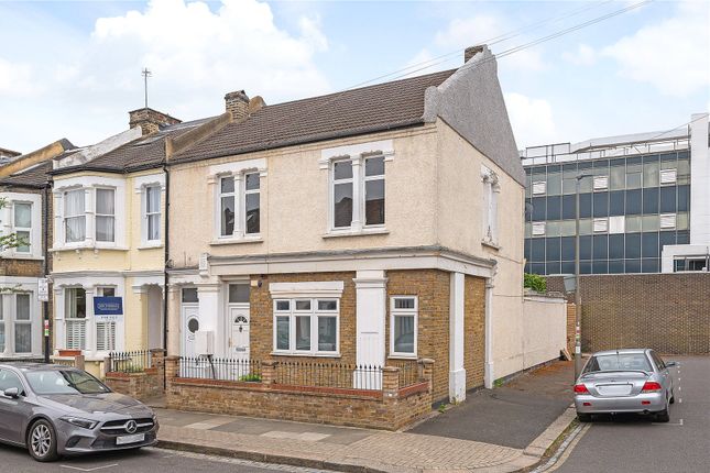 3 bedroom flat for sale