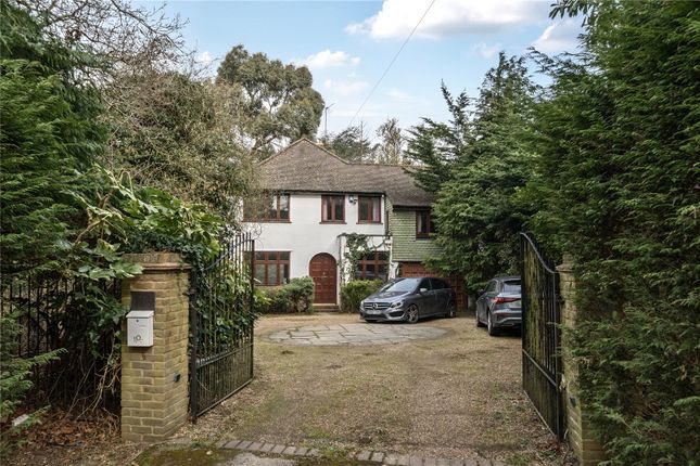 Barnet Road, Arkley, Hertfordshire, EN5 4 bed detached house for sale
