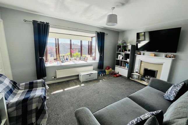 Kestrel View, Huddersfield HD8 4 bed semi