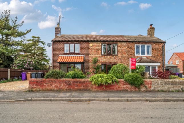 Butt Lane, Walcott, Lincoln... 3 bed semi