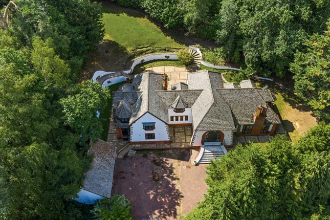 Golf Club Road, St George's Hill, KT13 5 bed detached house for sale