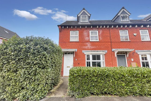 Blueberry Way, Swadlincote DE11 3 bed townhouse for sale