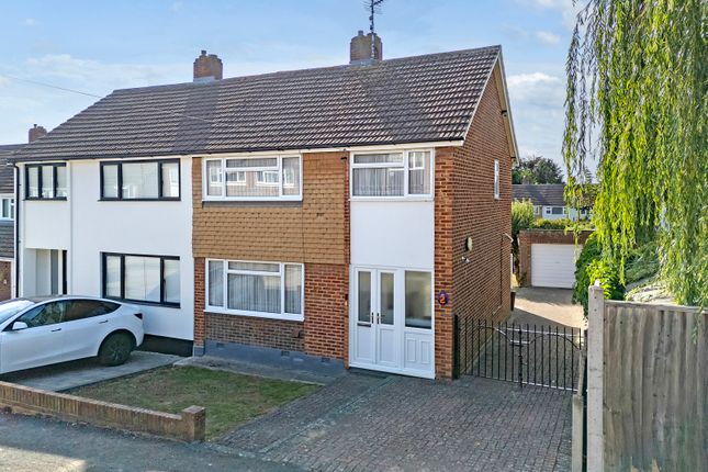 St. Peters Walk, Billericay, CM12 3 bed semi