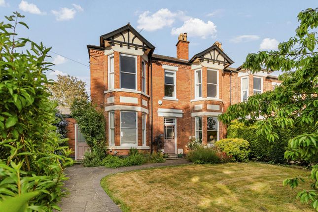5 bedroom semi-detached house for sale