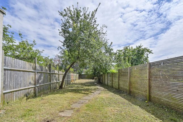 Wormholt Road, Shepherd's Bush... 2 bed flat for sale