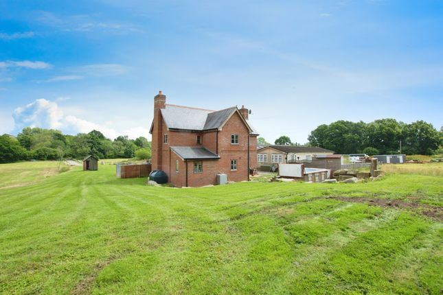 5 bed detached house