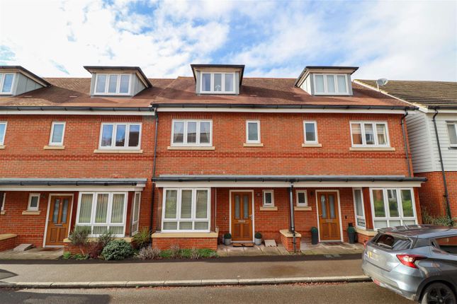 Willowbourne, Fleet GU51 3 bed terraced house for sale