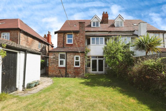 6 bedroom semi-detached house for sale