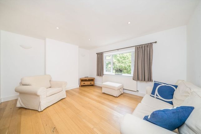 Dolphin Close, Surbiton KT6 2 bed flat for sale