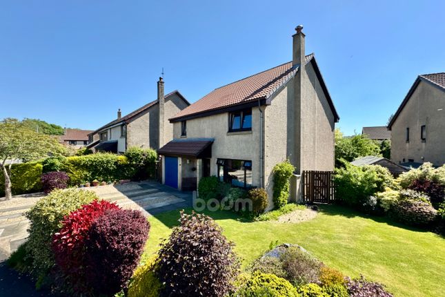 14 Station Rise, Lochwinnoch 4 bed detached house for sale