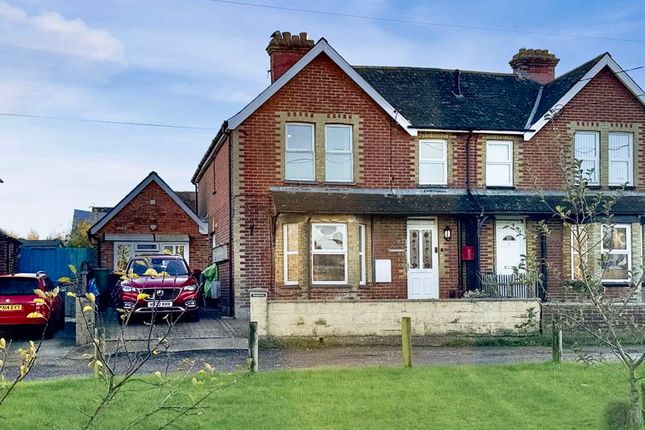 Queens Road, Freshwater PO40 3 bed semi